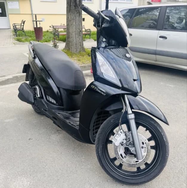Vand sau schimb Kymco People 300 GTI | Preț: 1.450 EUR | Locație: Oradea, Bihor Vand sau schimb Kymco People 300 GTI - Oradea, Bihor - 1.450 EUR - motocicletă second hand