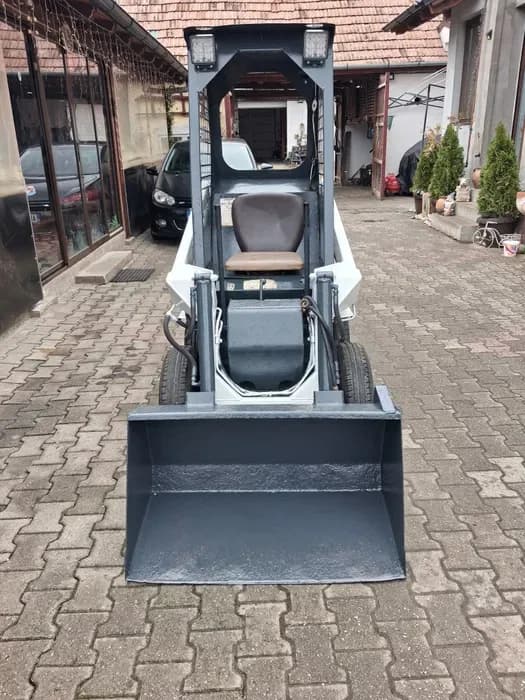 Bobcat încărcător frontal schimb sau variante | Preț: 4.000 EUR | Locație: Vintu de Jos, Alba Bobcat încărcător frontal schimb sau variante - Vintu de Jos, Alba - 4.000 EUR - produs second hand