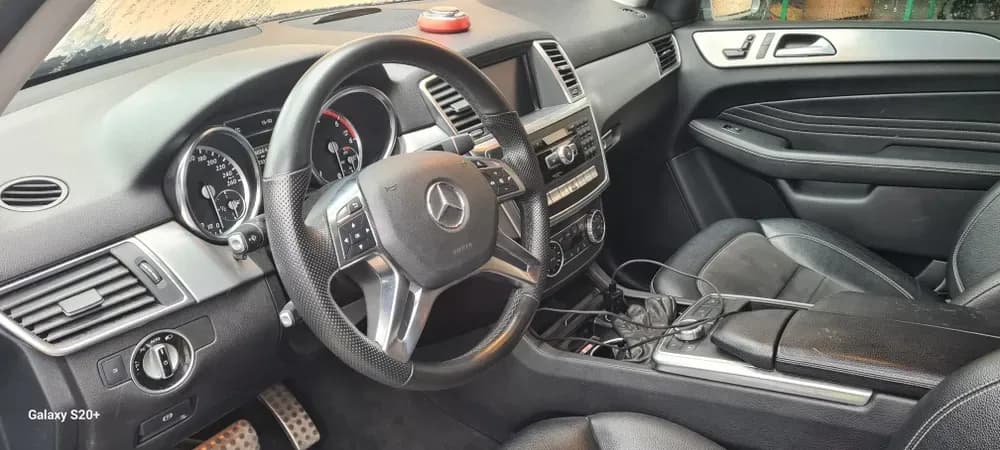 Imagine 1/7: Mercedes-Benz ML250 vând sau schimb | Mercedes-Benz | Preț: 15.500 EUR | Locație: Sector 2, București Mercedes-Benz ML250 vând sau schimb - Mercedes-Benz - anul 2014 - Sector 2, București - 15.500 EUR - imagine 1 din 7 - mașină second hand