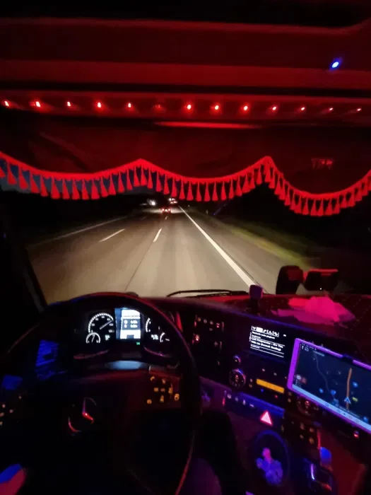 Mercedez Actros 510Cp 2013 E6 Schimb cu auto | Preț: 14.999 EUR | Locație: Călan, Hunedoara | An: 2013 | Km: 1.200.000 | Combustibil: Motorina | Transmisie: Manuala Mercedez Actros 510Cp 2013 E6 Schimb cu auto - anul 2013 - Călan, Hunedoara - 14.999 EUR - mașină second hand