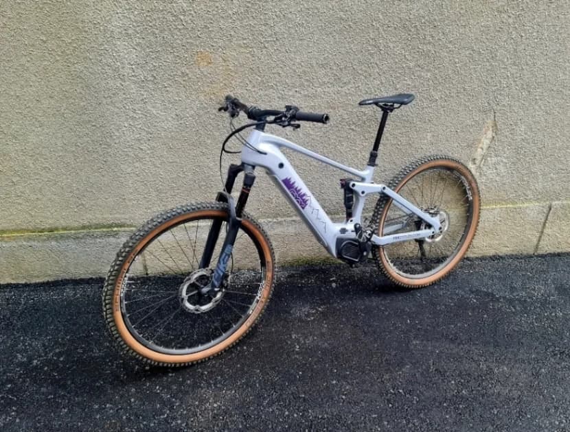 Vand/Schimb bicicleta electrica full carbon shimano xt pike | Preț: 2.500 EUR | Locație: Bihor, Bistrița-Năsăud Vand/Schimb bicicleta electrica full carbon shimano xt pike - Bihor, Bistrița-Năsăud - 2.500 EUR - anunț second hand