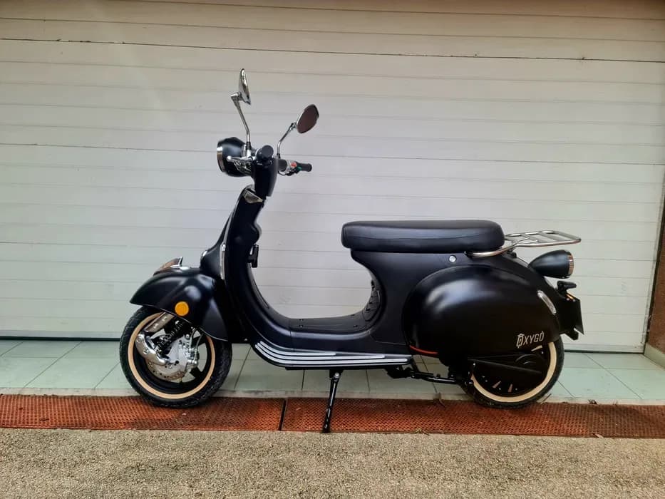 Vand/Schimb/Rate Scuter electric Retro | Preț: 2.999 EUR | Locație: Oradea, Bihor Vand/Schimb/Rate Scuter electric Retro - Oradea, Bihor - 2.999 EUR - motocicletă second hand