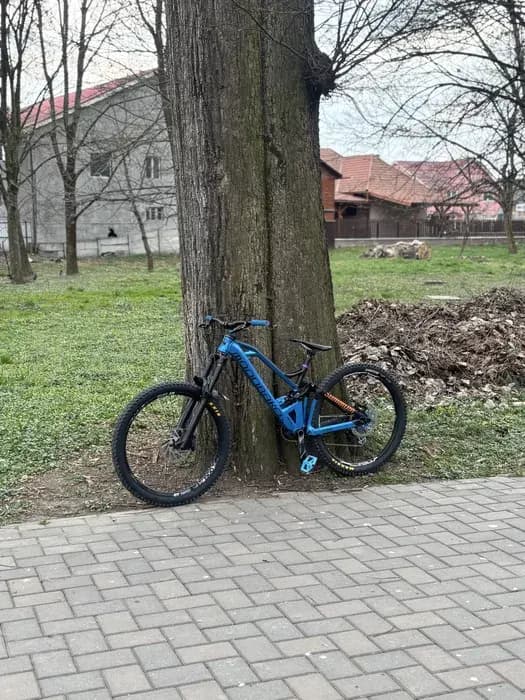 Vand/schimb mondraker summun custom | Preț: 1.500 EUR | Locație: Reghin, Mureș Vand/schimb mondraker summun custom - Reghin, Mureș - 1.500 EUR - produs second hand